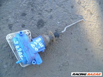 audi 80 b3 jobb első     központi zár vákuum motor      893 862 153 C 893862153c