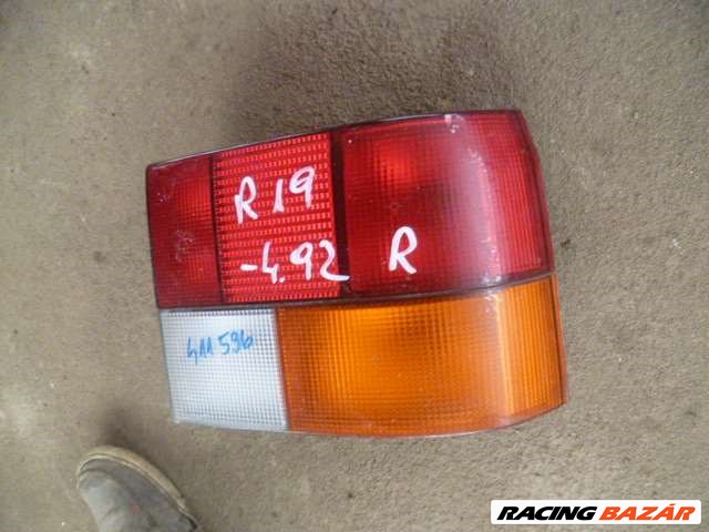 renault 19  3 ajtós jobb hátsó lámpa  foglalattal  2. kép