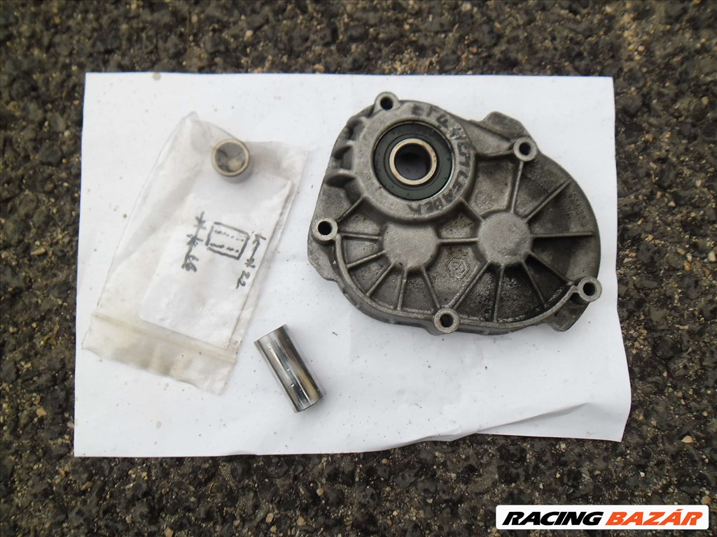 VESPA,PIAGGIO 125-ÖS ET4-HEZ HAJTÓMŰHÁZ,HAJTÓMŰ,KUPLUNG FEDÉL TŰGÖRGŐVEL EGYÜTT ELADÓ!! 3. kép