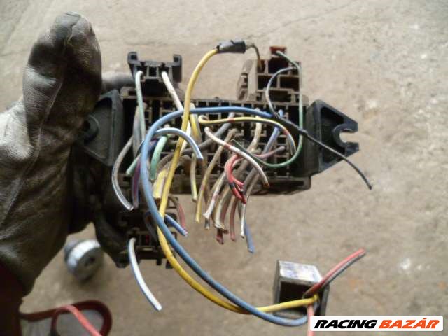 suzuki swift 1,0  96   biztositéktábla 2. kép