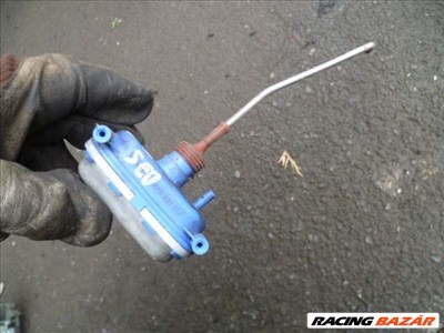 audi 80 b4 csomagtér központi zár vákuum motor         8A5 862 153  8a5862153