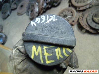 mercedes kiegyenlitő tartály kupak