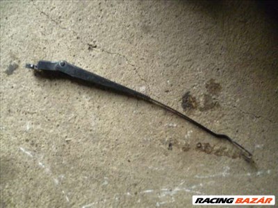 vw passat b3 jobb első ablaktörlő kar 357 955 410   ( BAL OLDALI NINCS !! ) 357955410