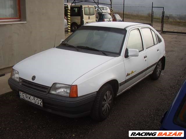 Opel Kadett bontott alkatrészei 1. kép