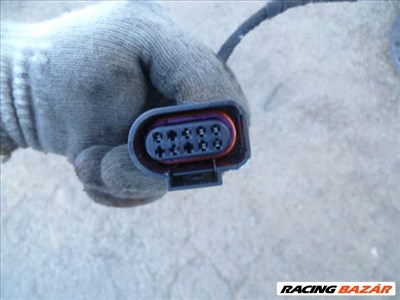 VW TOURAN 2006  BAL ELSŐ AJTÓBA CSATLAKOZÓ