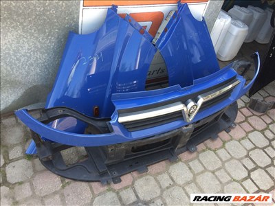 Renault Trafic 2001-2006 bontott alkatrészei: motorháztető, lökhárító, sárvédő, homlokfal.