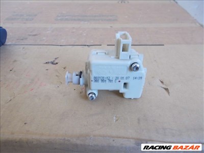 VOLKSWAGEN POLO csomagtér ajtóba állító motor 2005-2008 3B0959781C