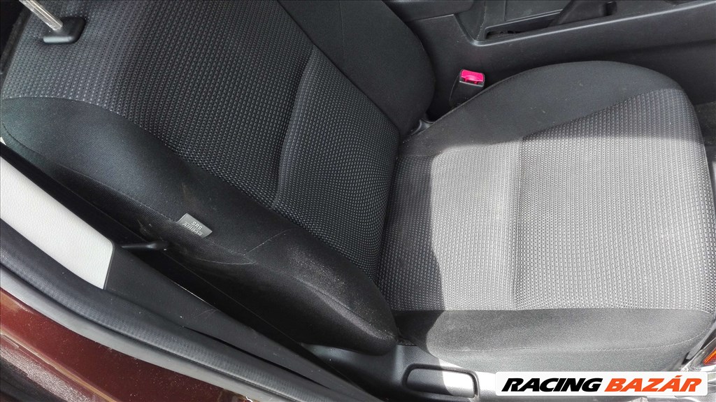 Mazda 3 BL Első ülésszett, légzsákkal, ülésfűtéses (nem angol) 1. kép