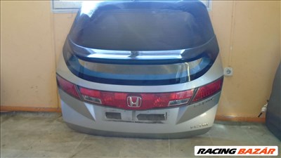 Honda Civic (8th gen) bontott alkatrészei ajtók csomagtér