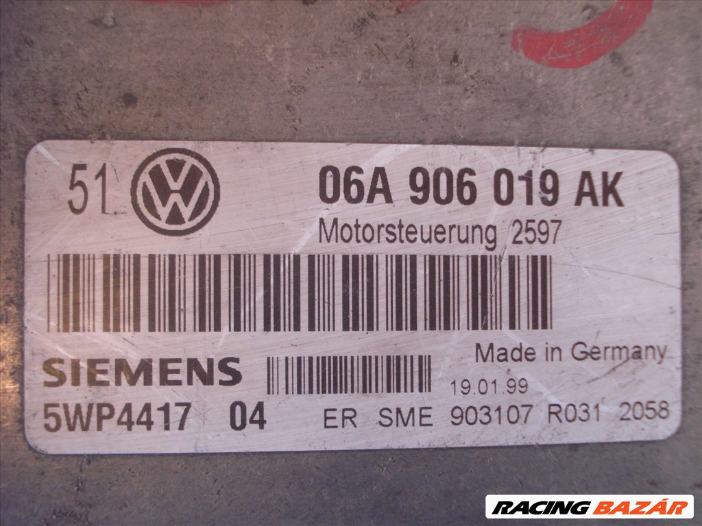 Volkswagen Golf IV 1.6 motorelektronika 06A906019AK 2. kép