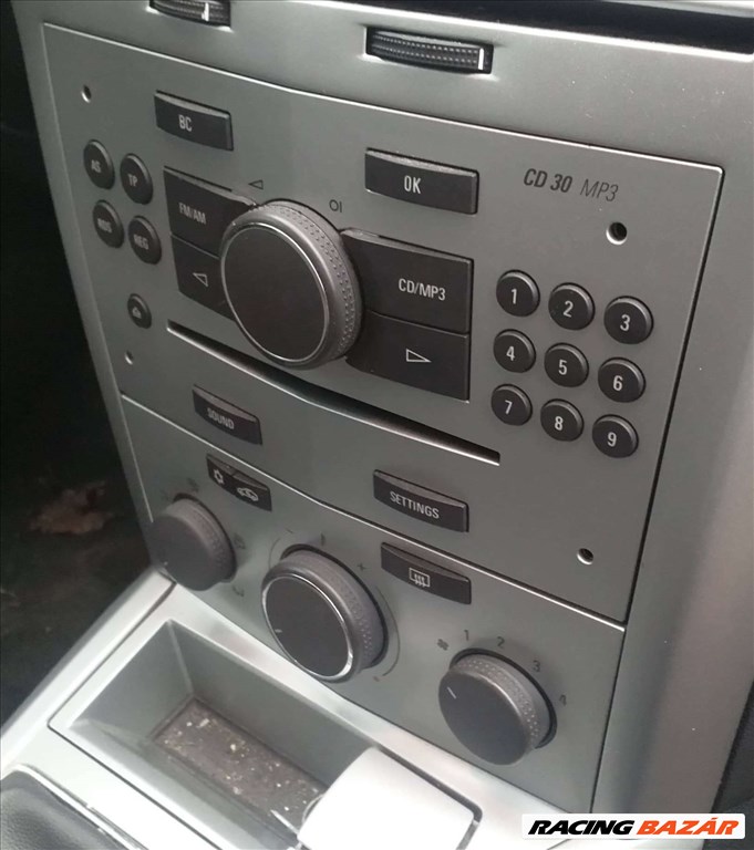 Opel Astra H, Zafira B CD30 MP3 Aux-os fejegység  1. kép
