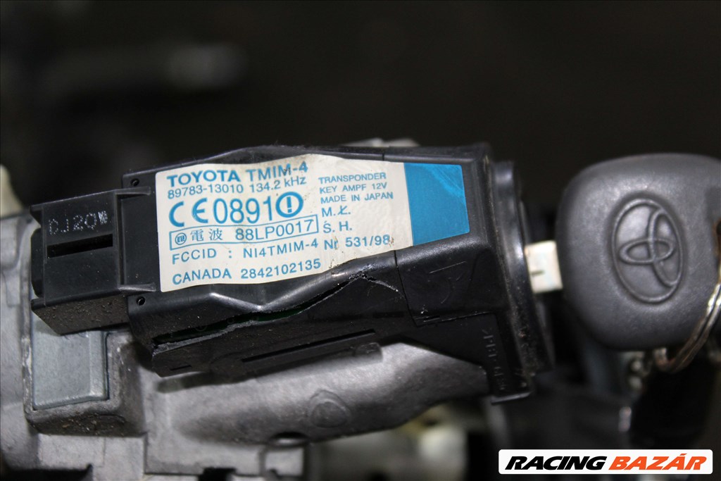 Toyota Corolla Verso (1st gen) 2.0 D-4D C gyújtás kapcsoló  8978313010 2. kép
