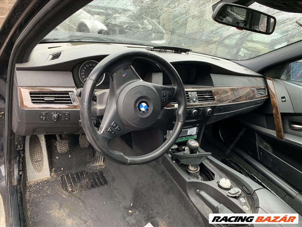 BMW e61 530XD Touring bontás motor váltó difi M pakett motoráztető 5. kép