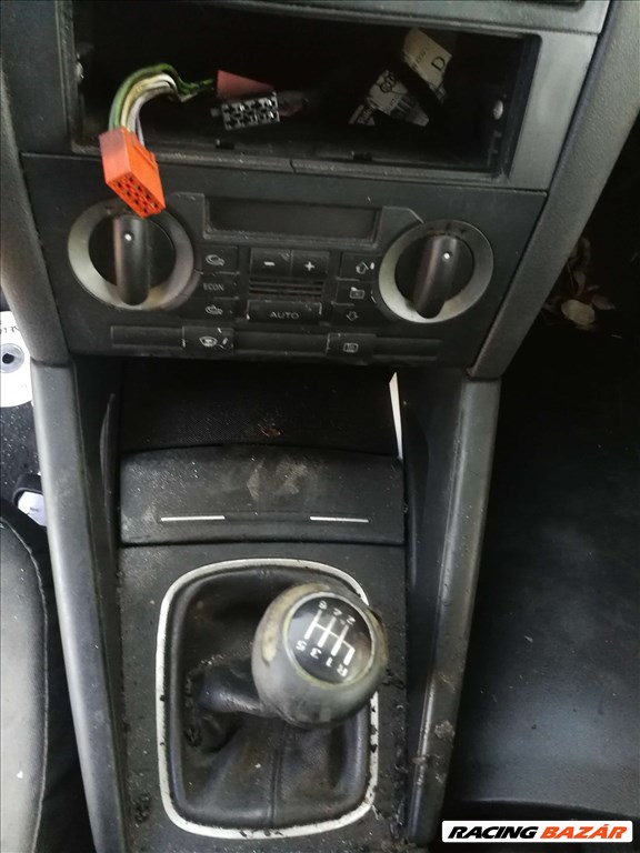 Audi A3 8P 2.0Tdi 6 sebességes kézi váltó GRF kóddal,237665Km-el eladó 5. kép
