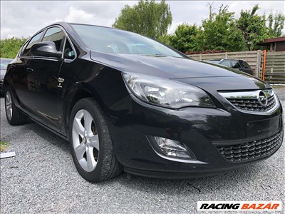 Opel astra J fekete karosszéria alkatrészek 