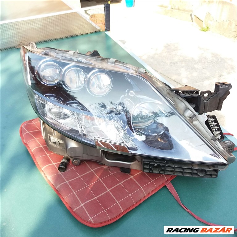 Lexus LS600H hátul sérült led lámpa alkatrészei 8111050430 koito5098 2. kép