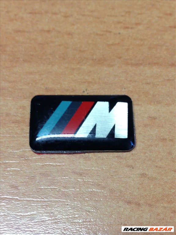 BMW M -es jel felnire, kormányra, váltóra 2. kép