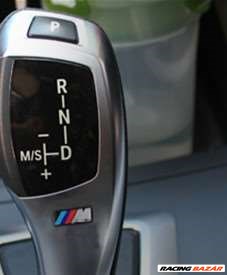 BMW M -es jel felnire, kormányra, váltóra 4. kép
