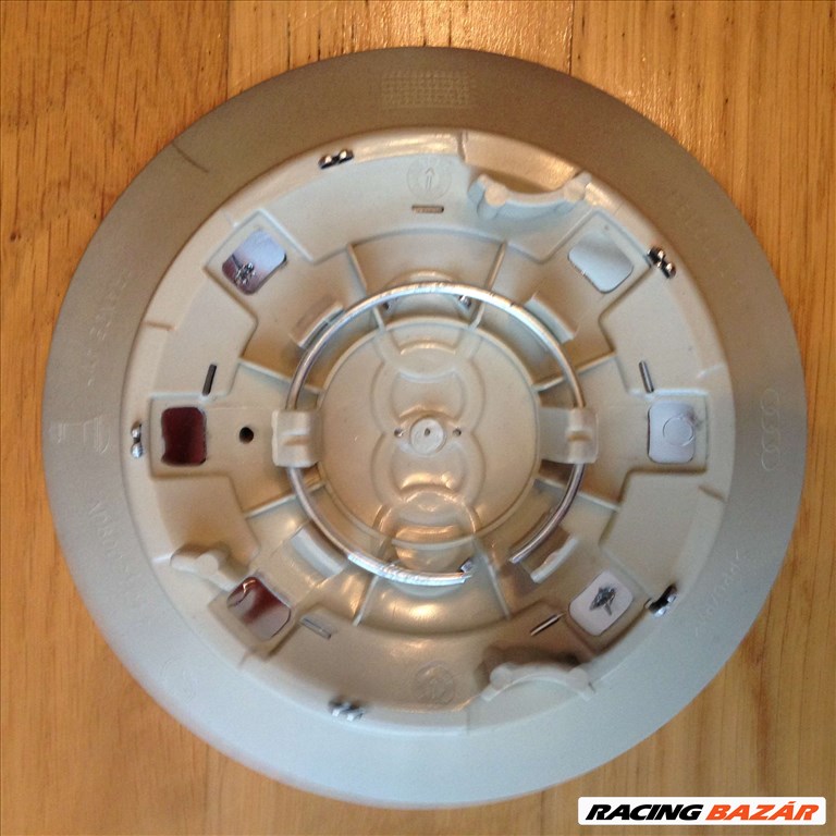 Audi -s felni közép, kupak 8E0601165 2. kép