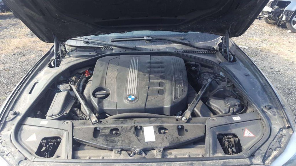 BMW 525 (F10/F11) bontott alkatrészei 8. kép