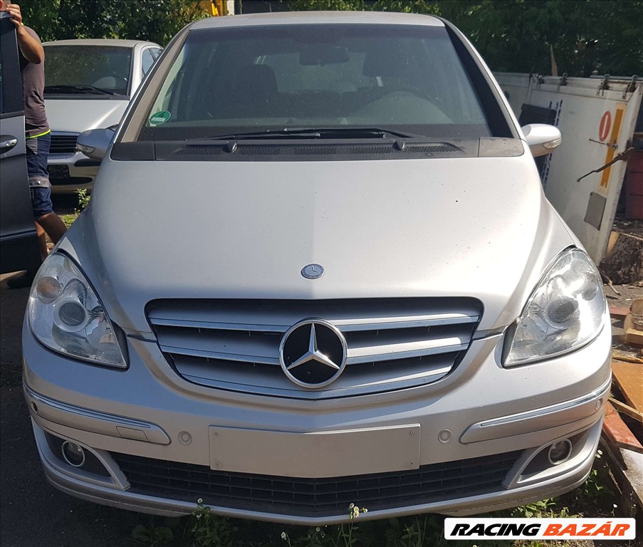 Mercedes B 200 (W245) bontott alkatrészei 3. kép