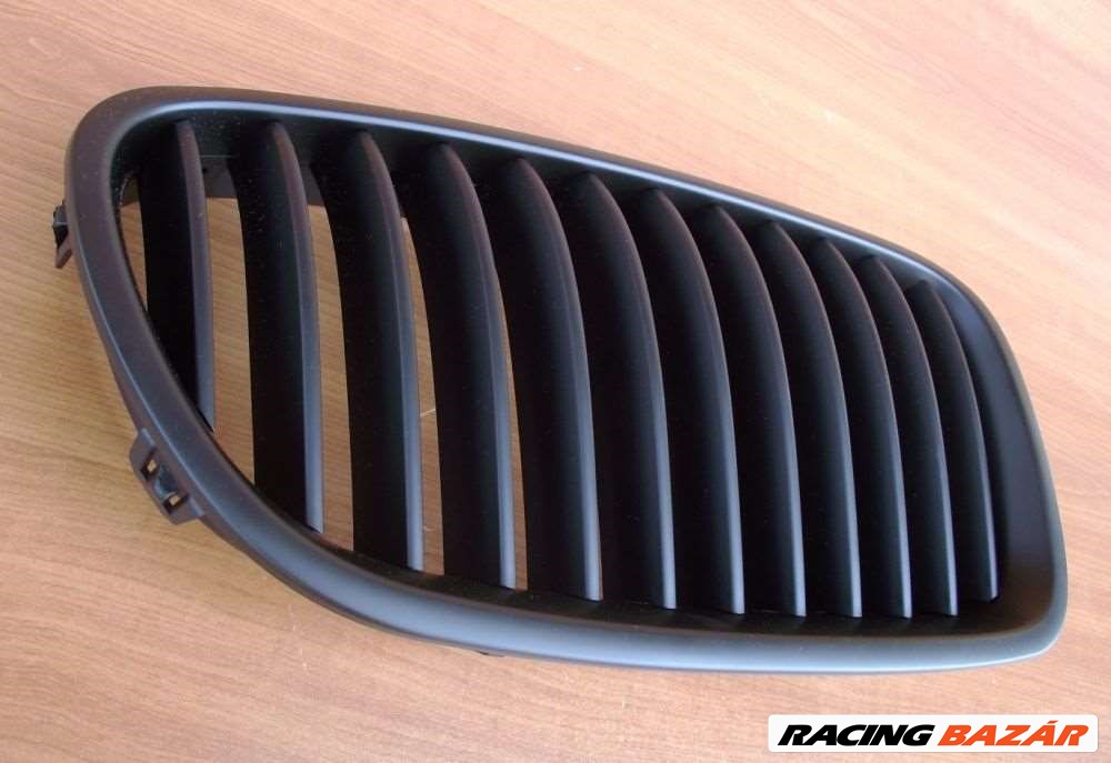 BMW 5 (F10) mattfekete grill.  6. kép