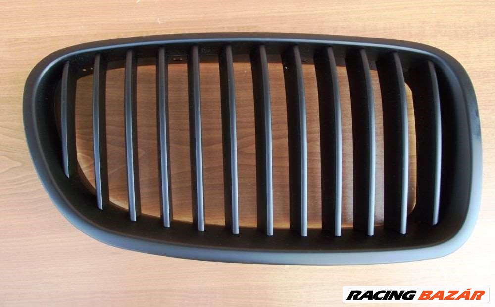 BMW 5 (F10) mattfekete grill.  8. kép