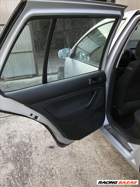 Volkswagen Golf IV hátsó ajtó kárpit 1. kép
