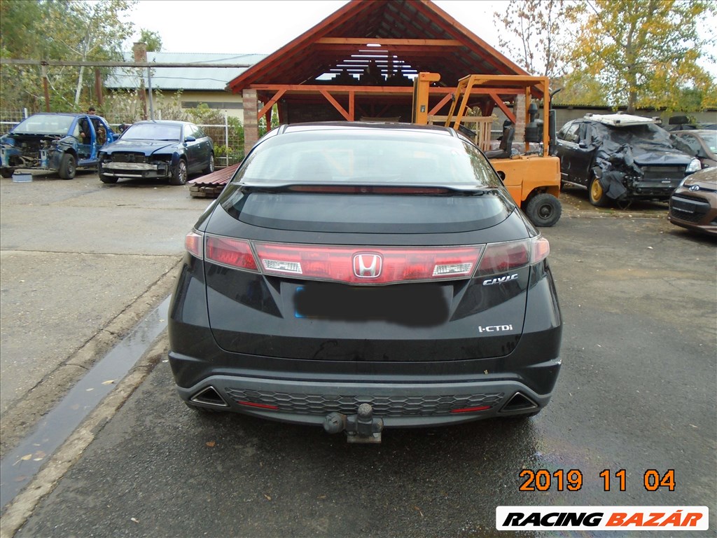 Honda Civic (8th gen) bontott alkatrészei 2. kép
