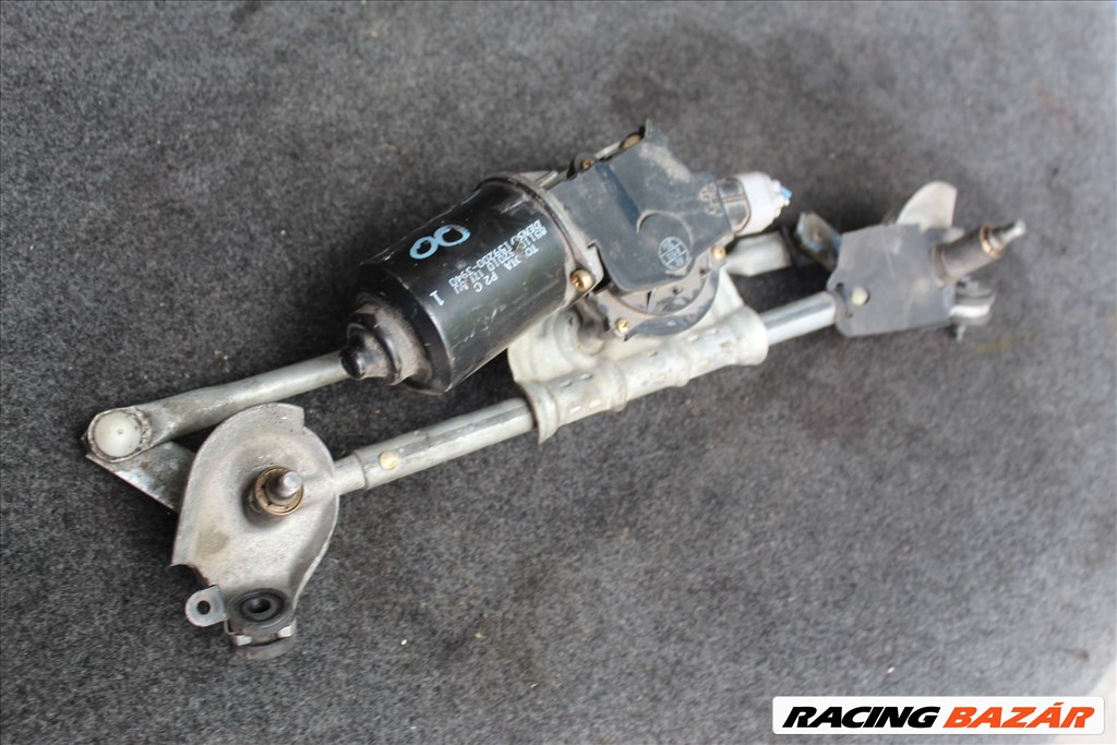 Toyota Yaris (1st gen) Ablaktörlő szerkezet motorral első 8511052010 3. kép