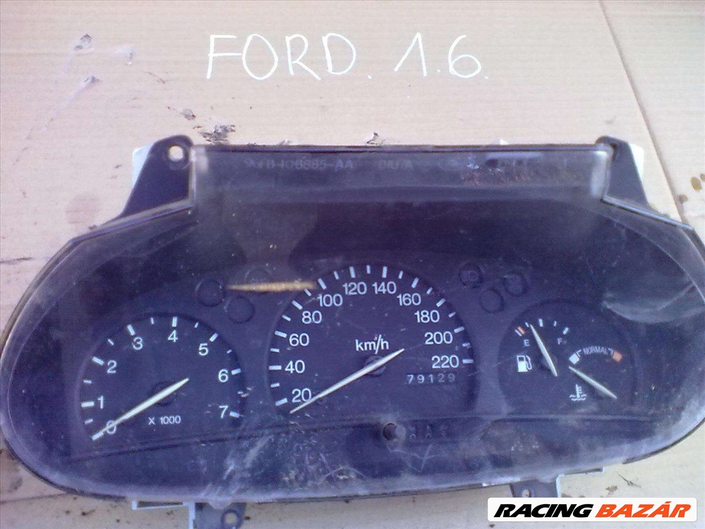 Ford Focus (1st gen) 1.6i 16V műszerfal  1. kép