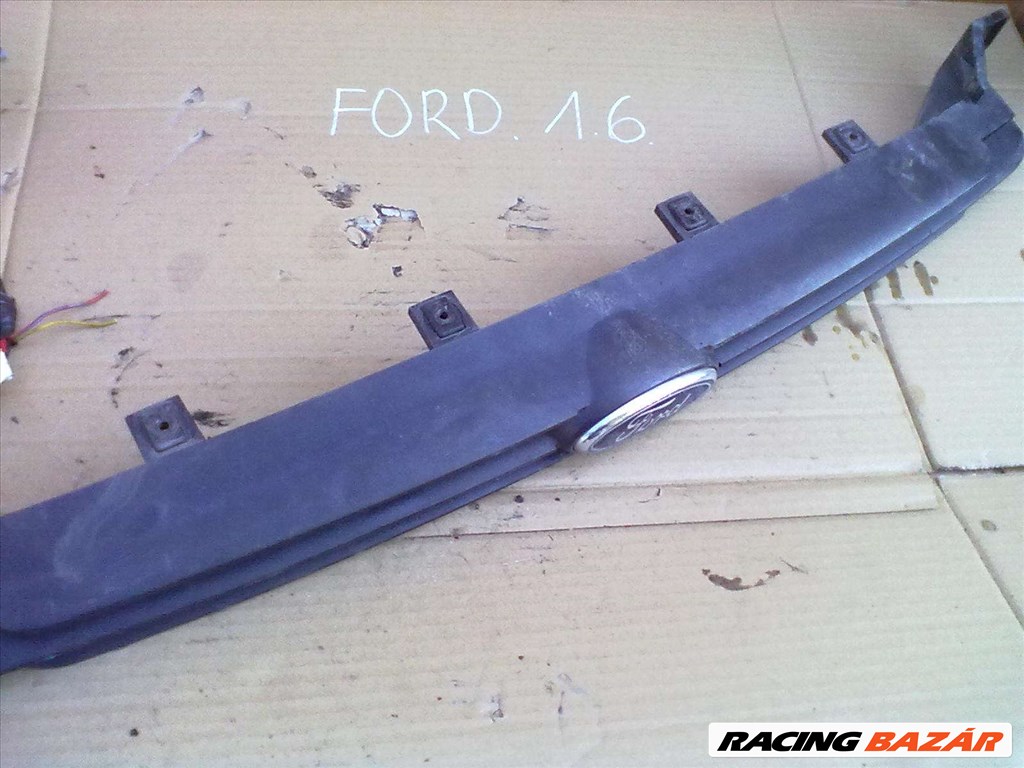Ford Focus (1st gen) 1.6i 16V díszléc 1. kép