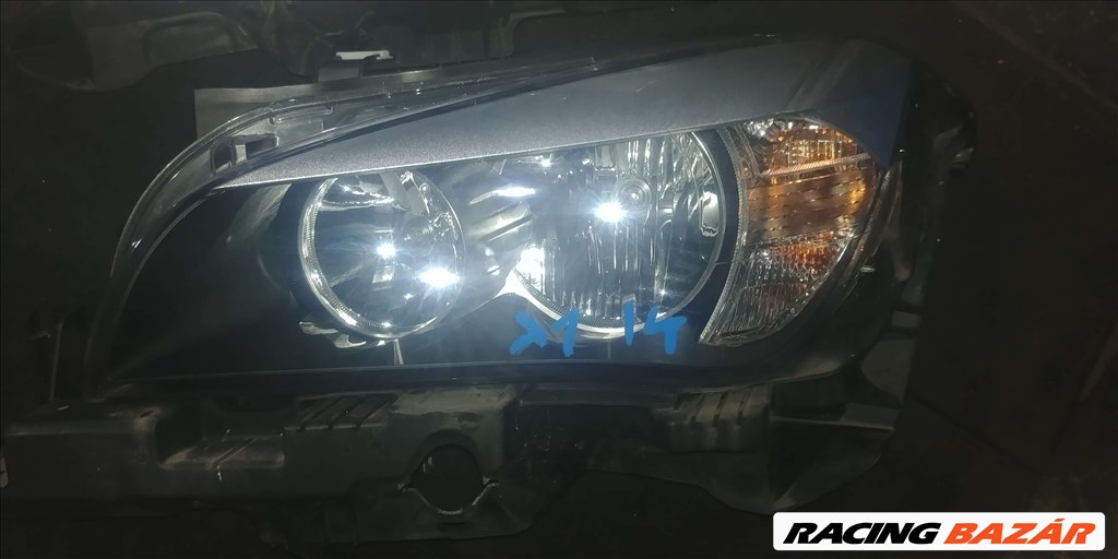 BMW (E84) X1 gyári első halogén lámpa fényszoró és fényszóró alatti tartó 2. kép