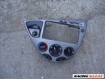 Ford Focus Turnier 1.6i 16V (1999 - 2004) középkonzol