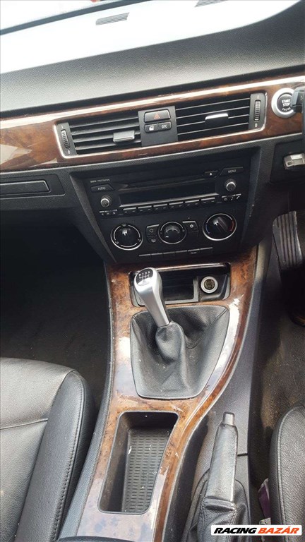 BMW E91  318I bontott alkatrészei 8. kép
