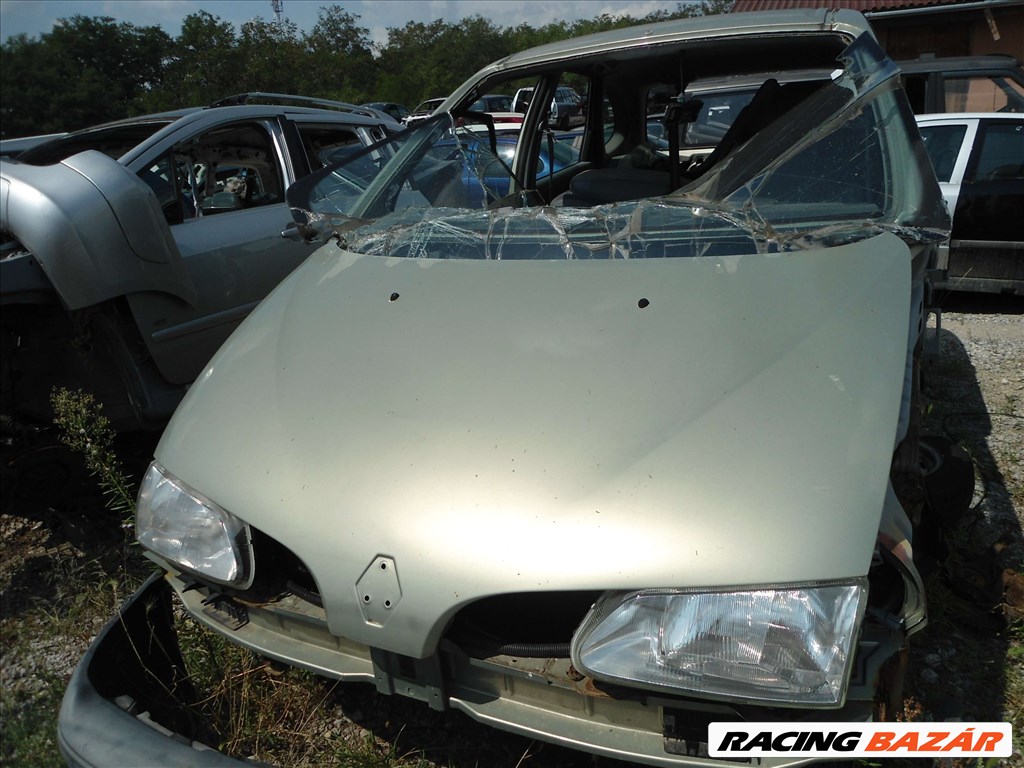 Renault Scénic bontott alkatrészei * 8. kép