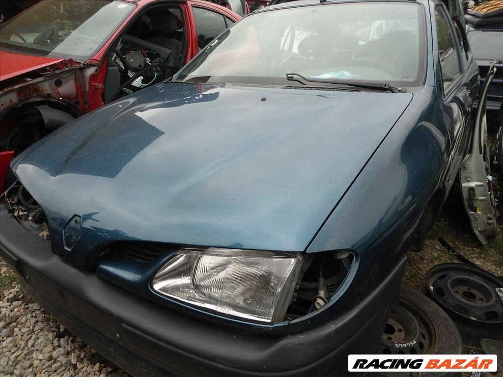 Renault Mégane bontott alkatrészei * 30. kép