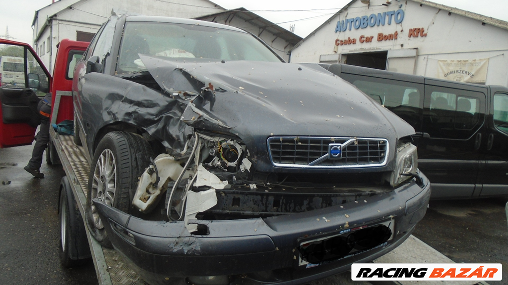 Volvo S40 bontott alkatrészei * 2. kép