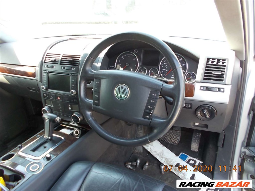 Volkswagen Touareg bontott alkatrészei 9. kép