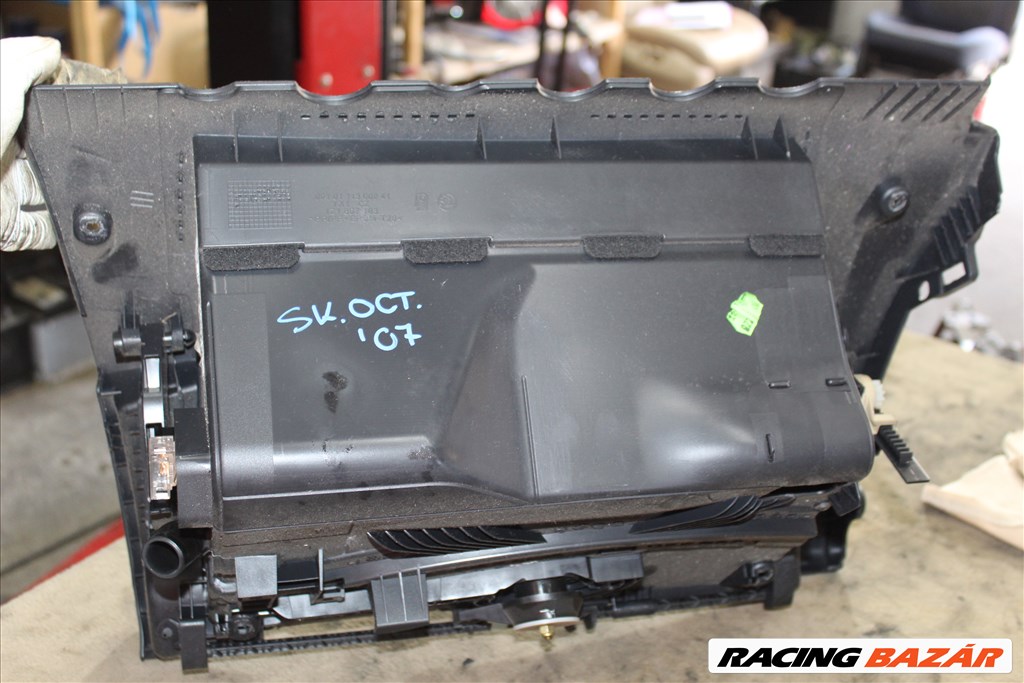 Skoda Octavia RS 2007 2.0D  kesztyűtartó  1z1857097l 1. kép