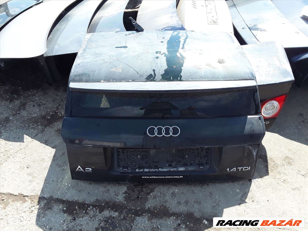 Audi A2 csomagtérajtó, üresen 1. kép