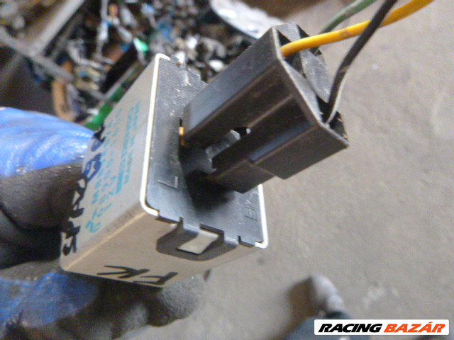 Mitsubishi Space Wagon (2nd gen) 2000 GLXi (ZÜMMÖGŐ RELÉ) MB894074 3. kép