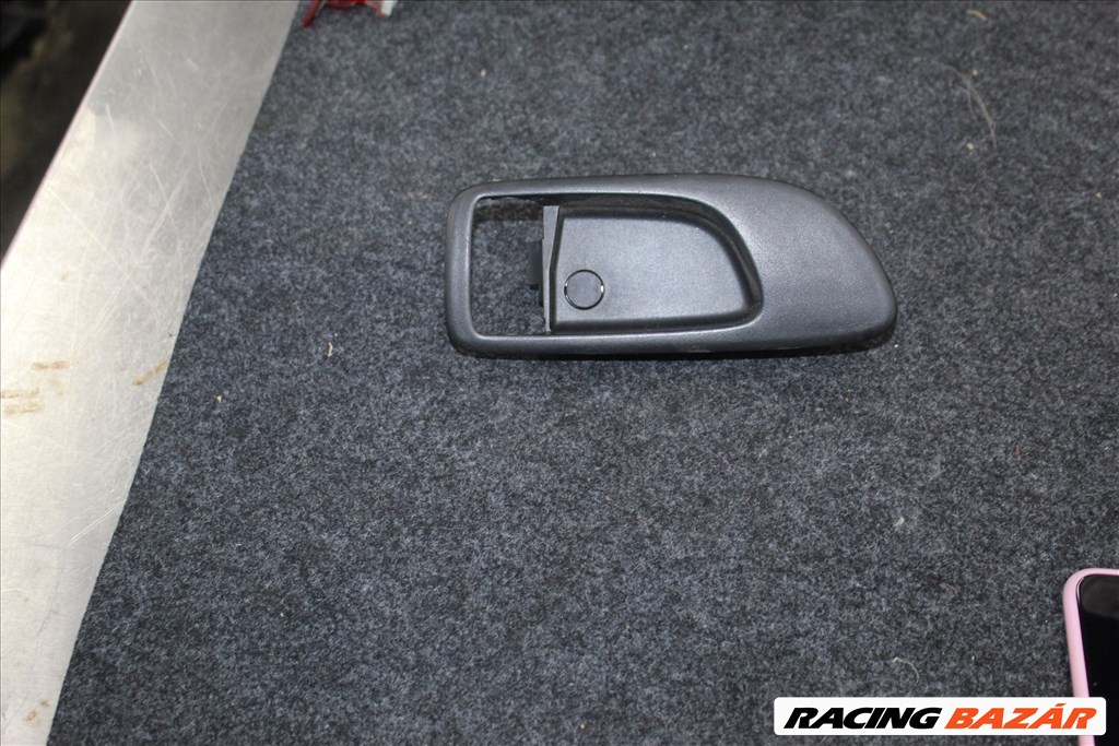 Mazda 5 kilincsfészek 1. kép