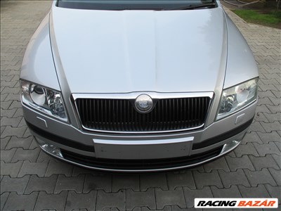 Skoda Octavia (2nd gen) Első lökhárító fényszórómosós 