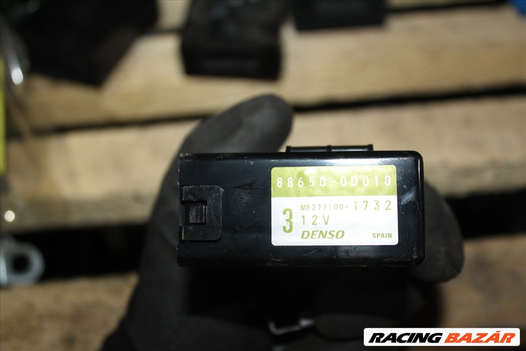 Toyota Yaris (1st gen) erősítő relé 886500D010 1. kép