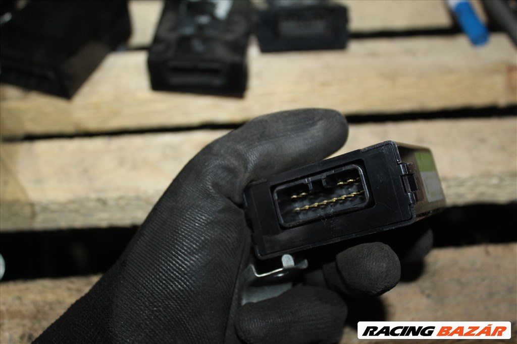 Toyota Yaris (1st gen) erősítő relé 886500D010 2. kép