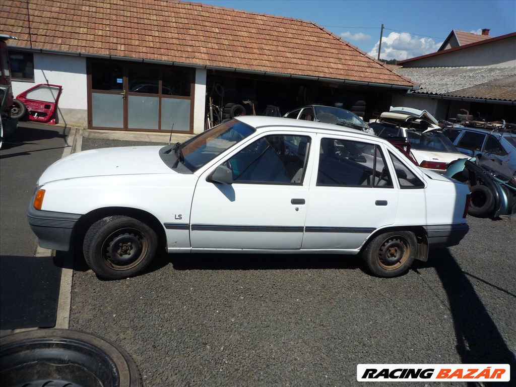 Opel Kadett E bontott alkatrészei 2. kép