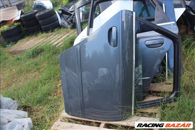 Audi A4 B7  jobb hátsó ajtó üresen (332.)