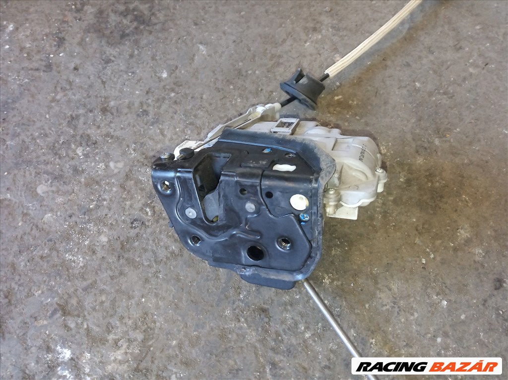Audi A6 C6 jobb első ajtózár, zárszerkezet 1. kép