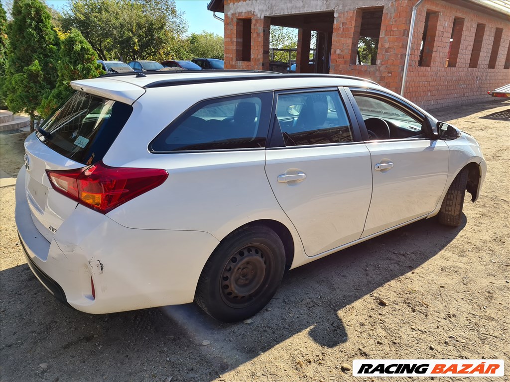 TOYOTA AURIS II. Kombi 1.4 D4D  bontott alkatrészek,  bontás, bontott jármű 3. kép